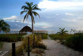 Sun Tan Village Fort Myers Beach Exterior photo